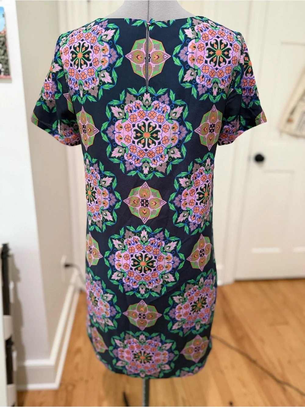 Floral Medallion Short Sleeve Shift Dress - Navy & Pink